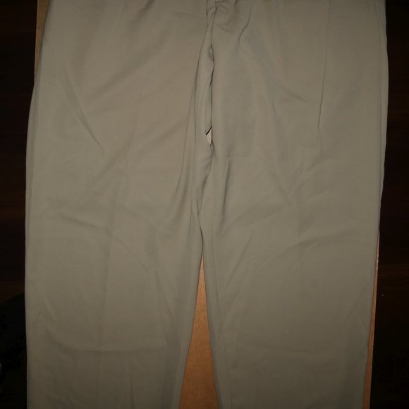 L.L. LL Bean Pleated Beige Pants Waist 38x33 Insm - Picture 3 of 8